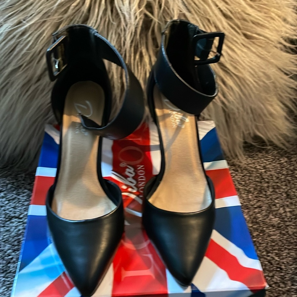 Diba Black size 8.0 4inch heel with ankle strap